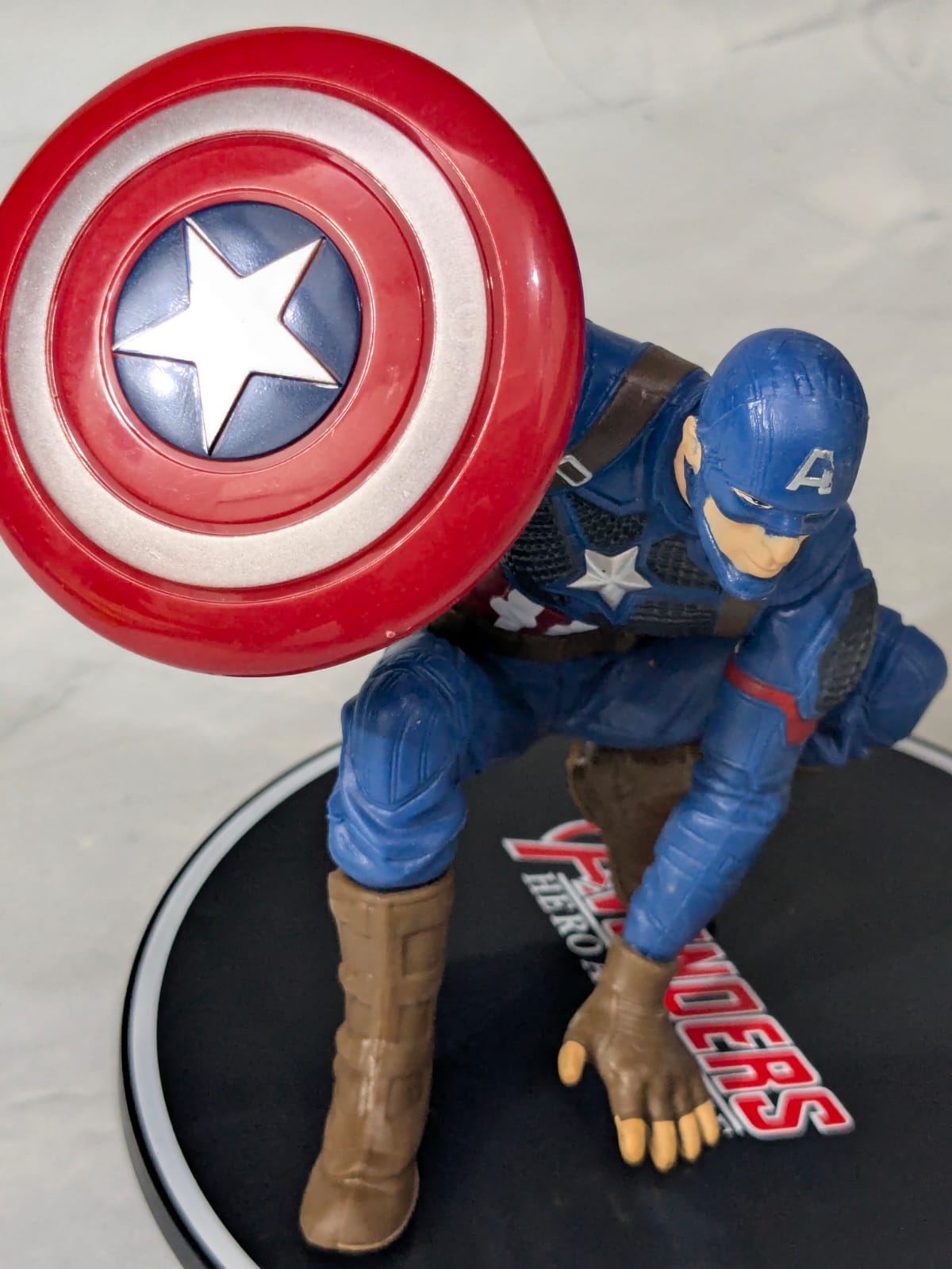 11 cm Avengers Captain America Action Figure, Superheroes Collectible Toy, PVC Statue with Base, Ideal Gift for Cap. America Fans