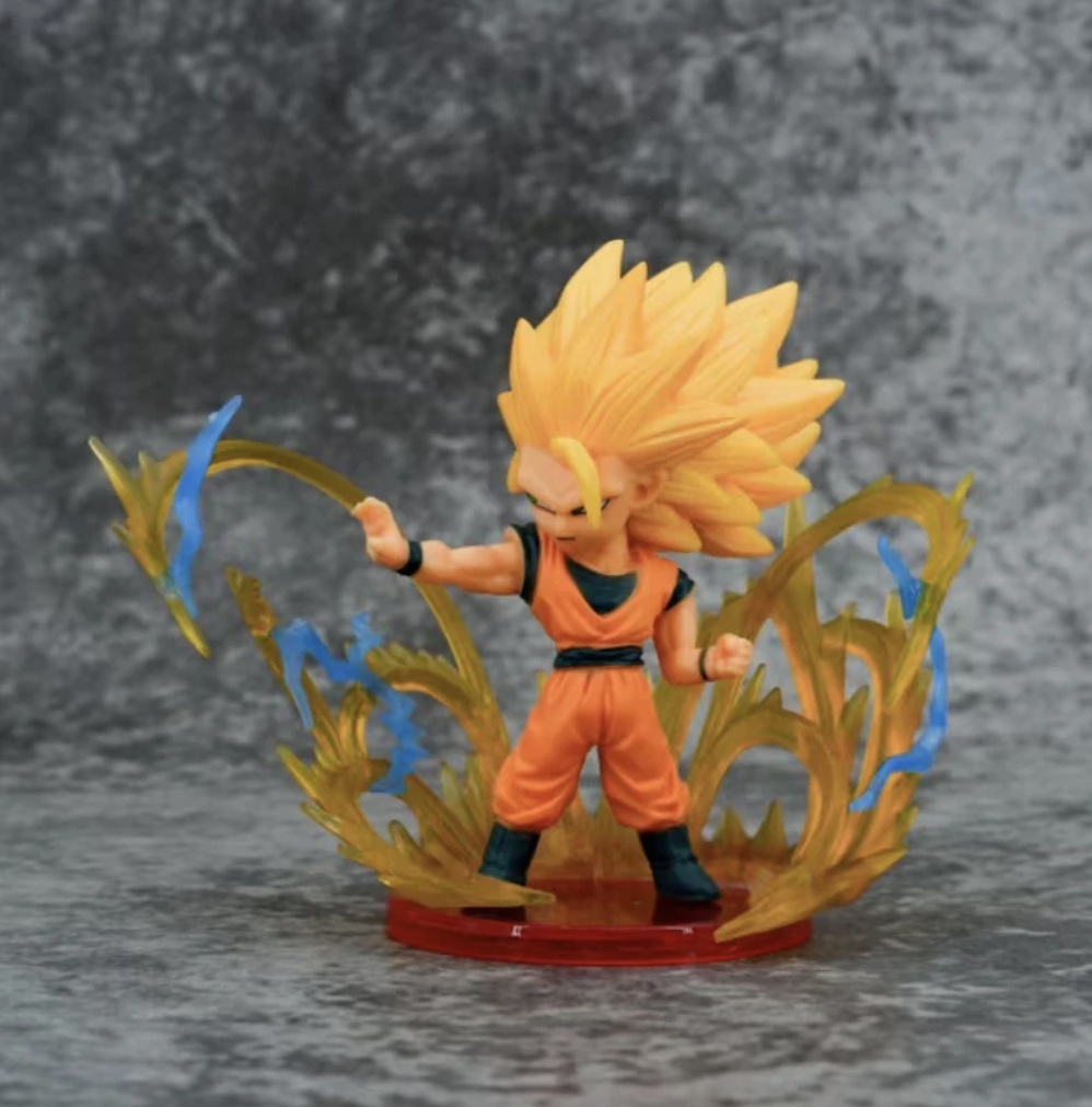 Dragon Ball Z Dynamic 8.5 cm Goku Figure with Spectacular Display Stand, DBZ Fan Collectibles, Amazing Gift for your Loved Ones