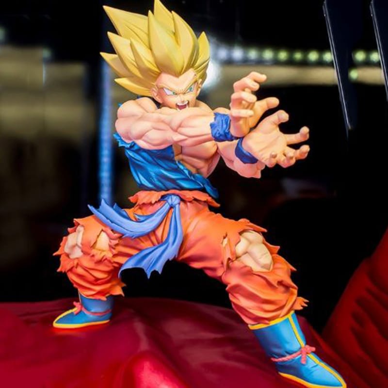 15 cm Dragon Ball Z Legend Super Saiyan Son Goku Kamehameha, In Fire Throw Action, Premium PVC Action Figure, Perfect Gift for DBZ Fans