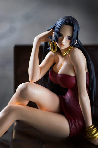 One Piece Boa Hancock PVC Figure (11cm), Beauty Anime Model, Sitting on Black Sofa in Red Hip Skirt and Red Heels, Beautiful Gift & Collectible