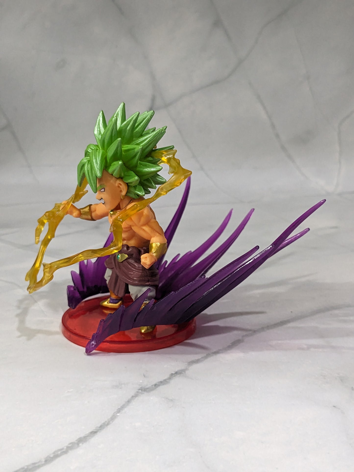 Dragon BallZ 9 cm Super Goku Broly (Green Hair), Fighting Effects Action Figure with Amazing Display Stand, Anime Collectible for DBZ Fans