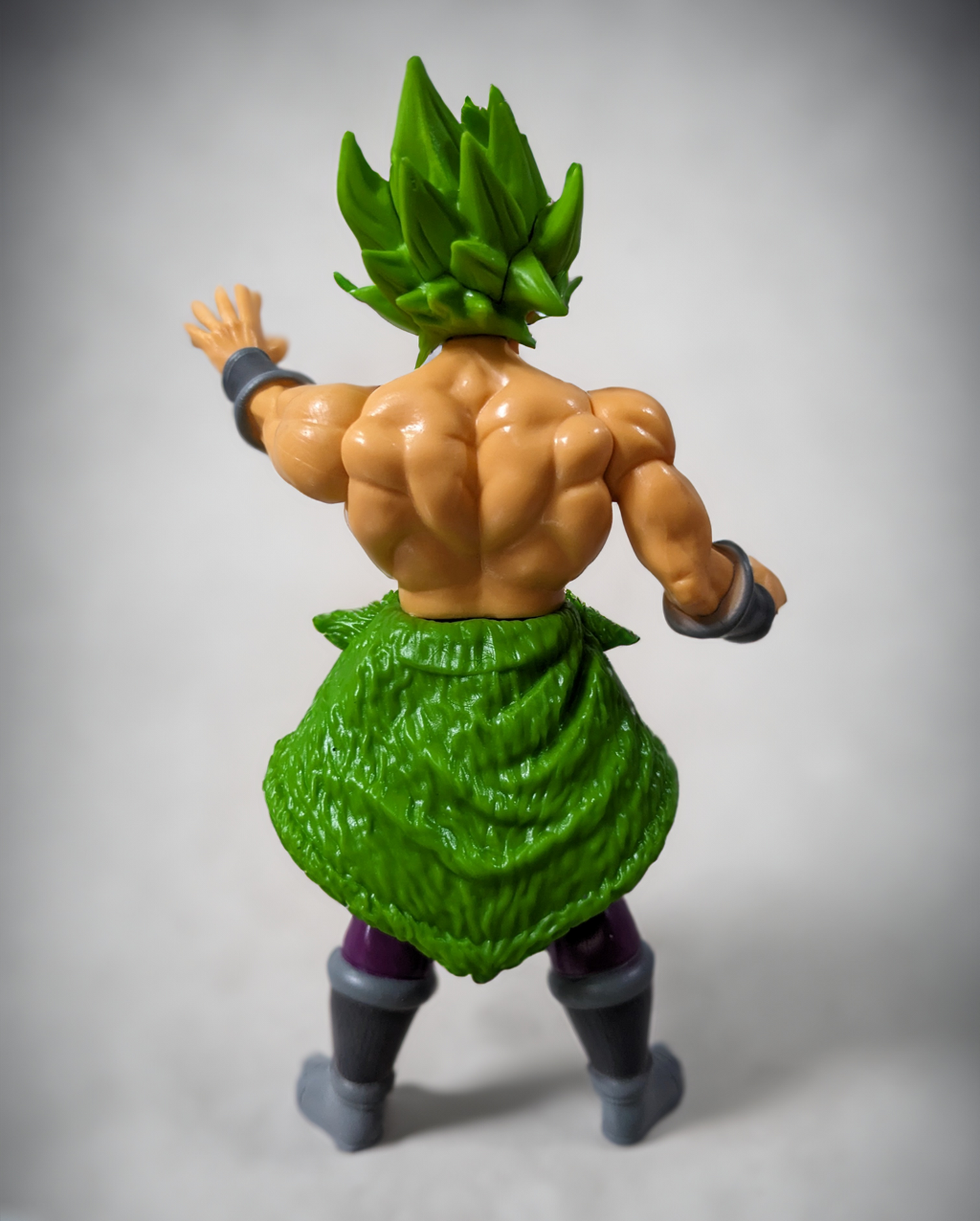 18 cm DBZ Broly Premium Action Figure, Iconic Green Battle Armour, Legendary Super Saiyan Warrior, Self Standing PVC Action Figure