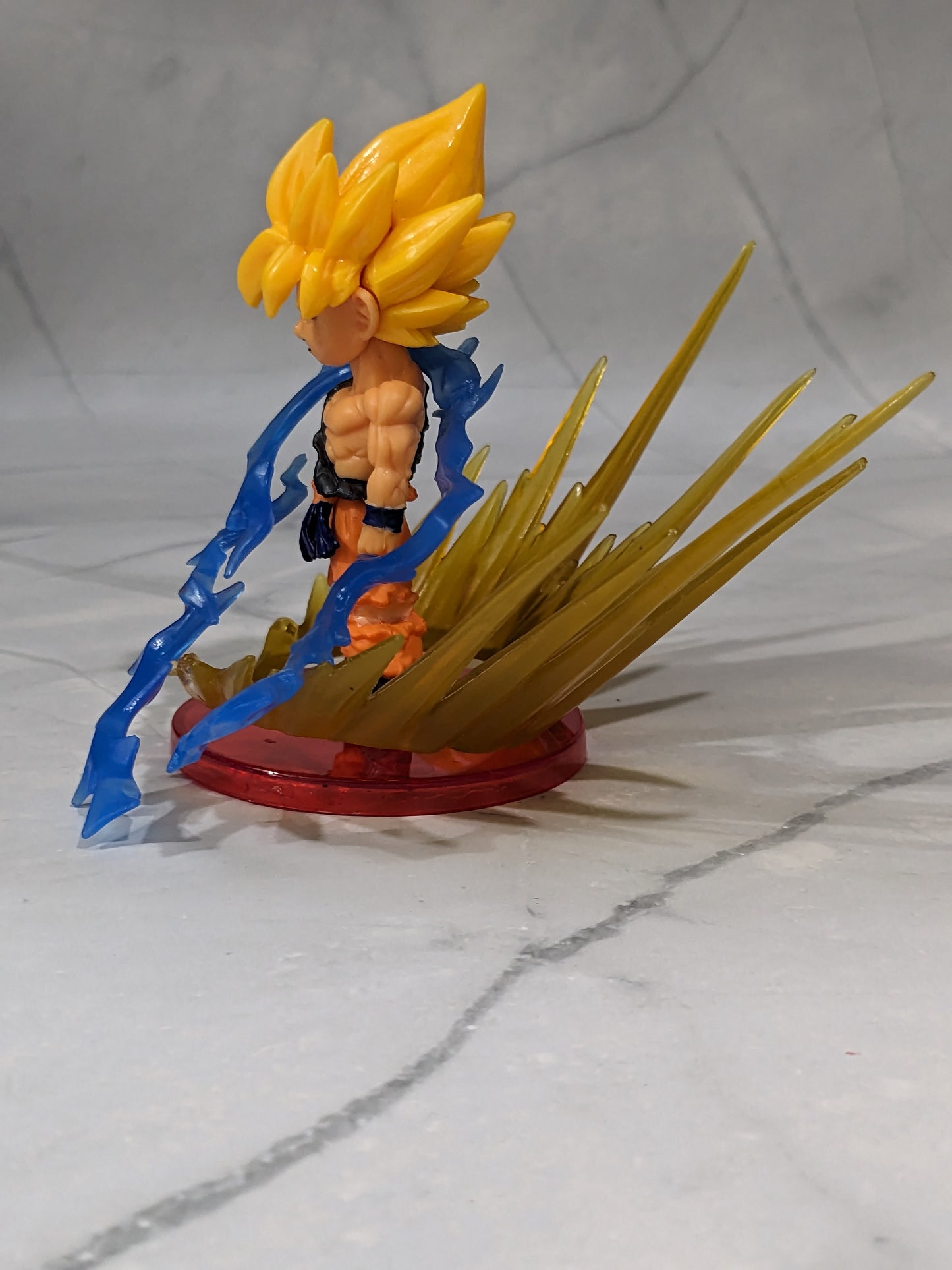 Dragon BallZ 8.5 cm Super Saiyan Goku, Fighting Action Figure with Amazing Display Stand,, Energy Effect Collectible for DBZ Lovers