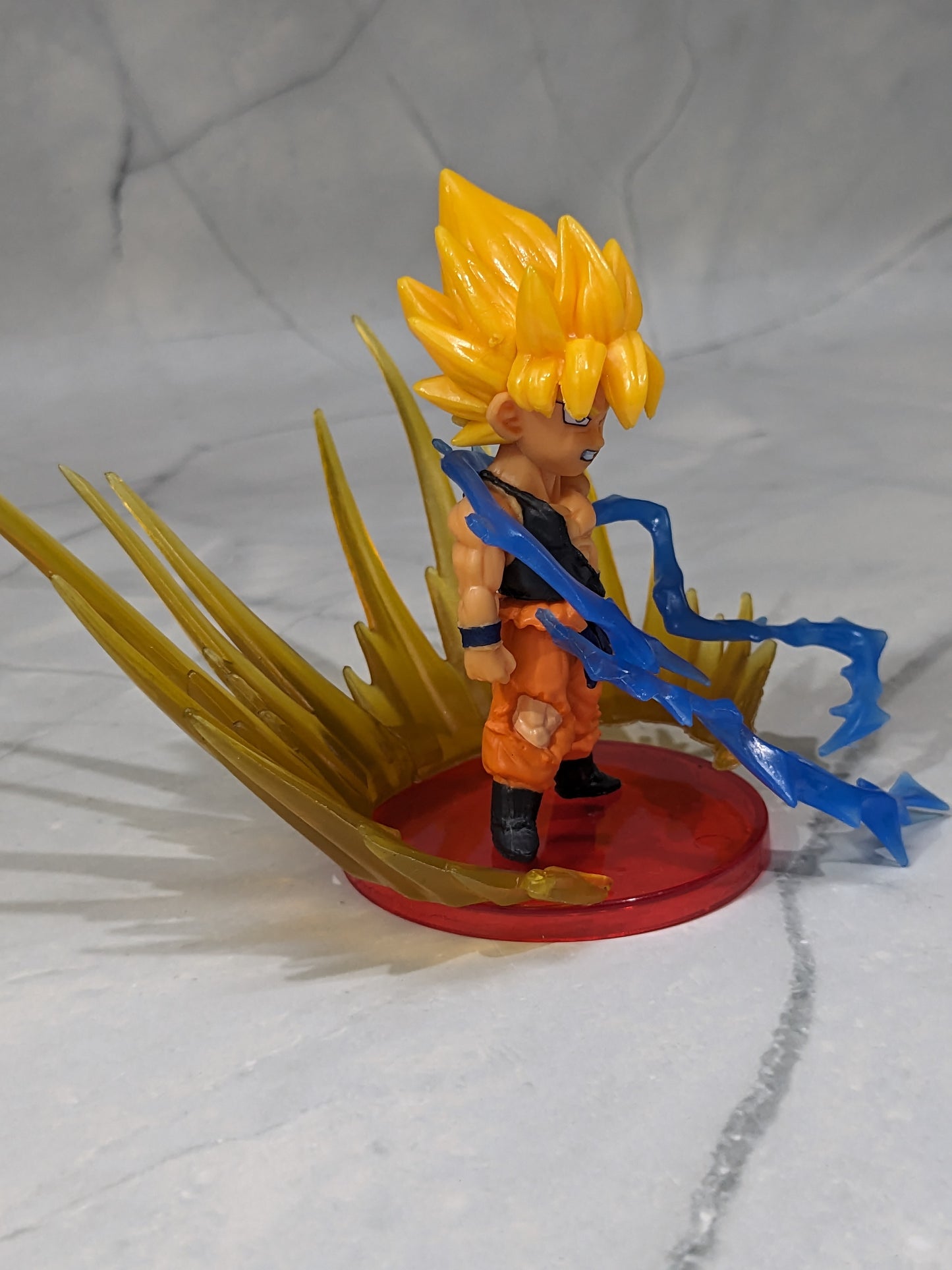 Dragon BallZ 8.5 cm Super Saiyan Goku, Fighting Action Figure with Amazing Display Stand,, Energy Effect Collectible for DBZ Lovers